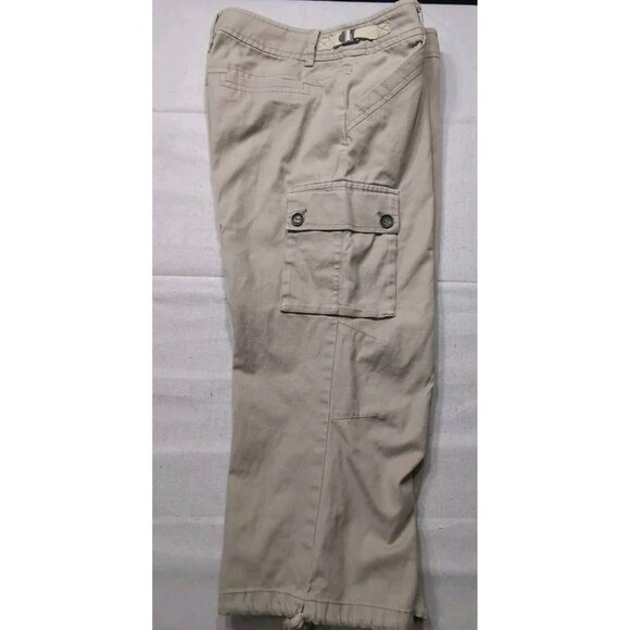 Trina Turk Los Angeles Beige Cargo Capri Shorts  Side Pockets Size 4 - Picture 11 of 12